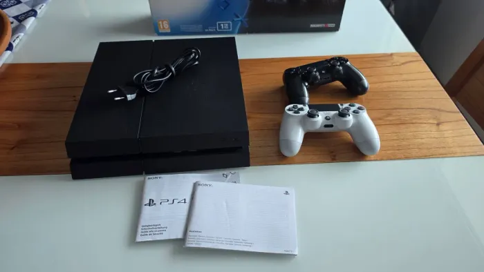 PlayStation 4 1TB Ultimate Player Edition + 2 Controle