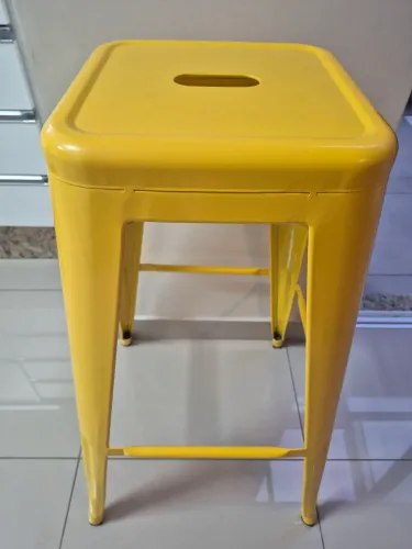 Banqueta alta de aço