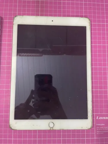 iPad Air 2 A1567 com tela danificada (opção 2)