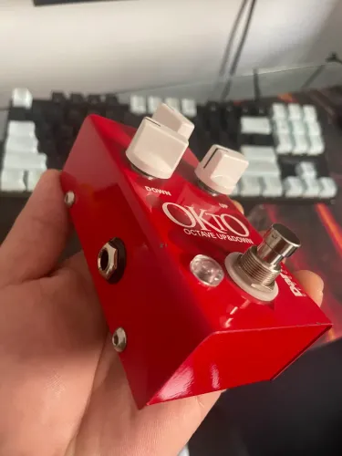 Pedal Oitavador Okta darta efects 