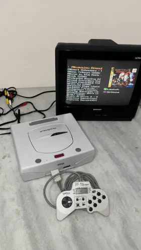 Sega Saturn com Placa Fenrir e 130 jogos + -
