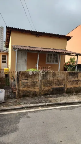 Casa com Matrícula Individual em Localização Privilegiada - Excelente Oportunidade