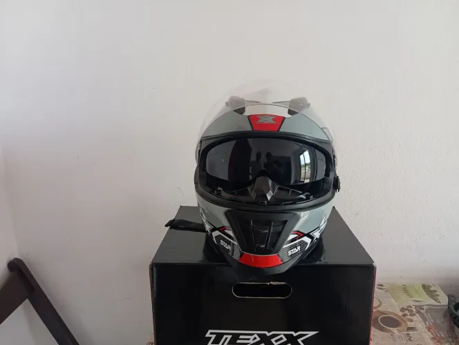 Capacete semi novo