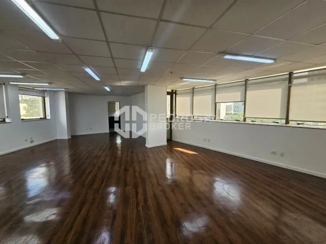 SALA COMERCIAL PARA LOCAÇÃO COM 01 BANHEIRO E 2 VAGAS NO VILA DA SERRA