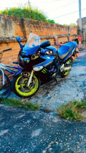 SUZUKI GSX 750 F (FAMOSA MÔNICA) EXTREMAMENTE CONSERVADA PARA PESSOAS EXIGENTES