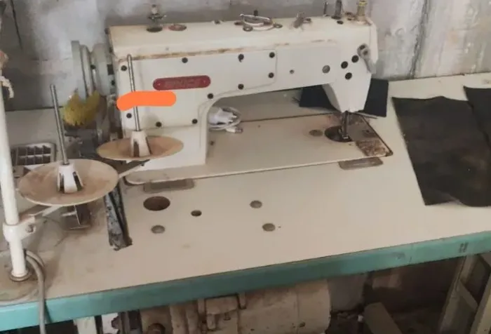 Maquina de costura reta 