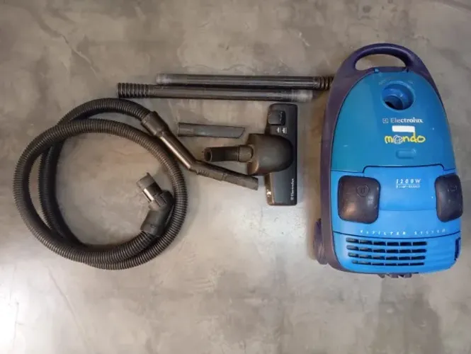ASPIRADOR DE PÓ ELECTROLUX MODELO Z1160 (COM DEFEITO E FUNCIONANDO)
