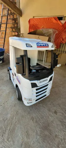 Caminhão scania 500R elétrico infantil