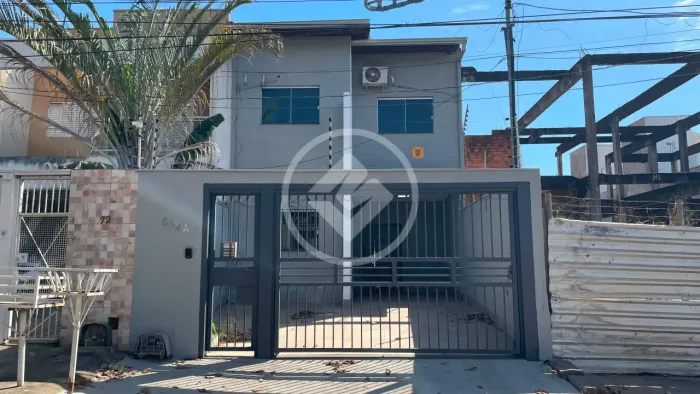 Sobrado de Alto Padrão com 3 Qts (1 Suíte), Piscina com Cascata, Móveis Planejados e 158m²