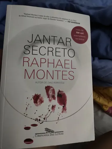 Livro: Jantar secreto de Raphael Montes.