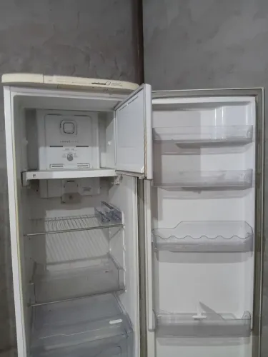 Geladeira frost free 250,