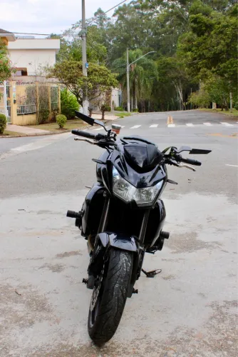 Z-750 - Kawasaki - LINDA E MUITO BEM CUIDADA