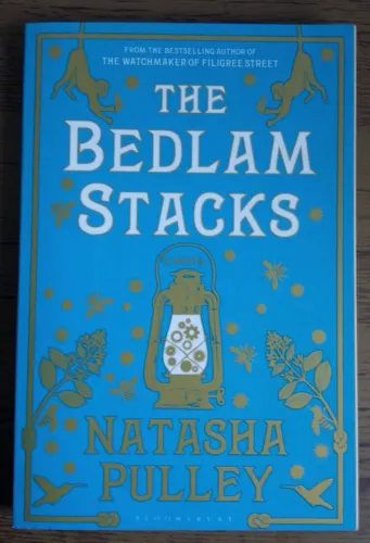 Livro The Bedlam Stacks de Natasha Pulley (inglês)
