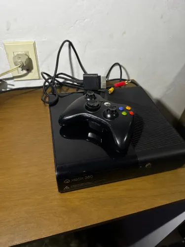 Xbox 360 Super Slim + Controle (Leia a descrição)