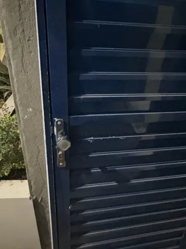 Porta de alumínio azul