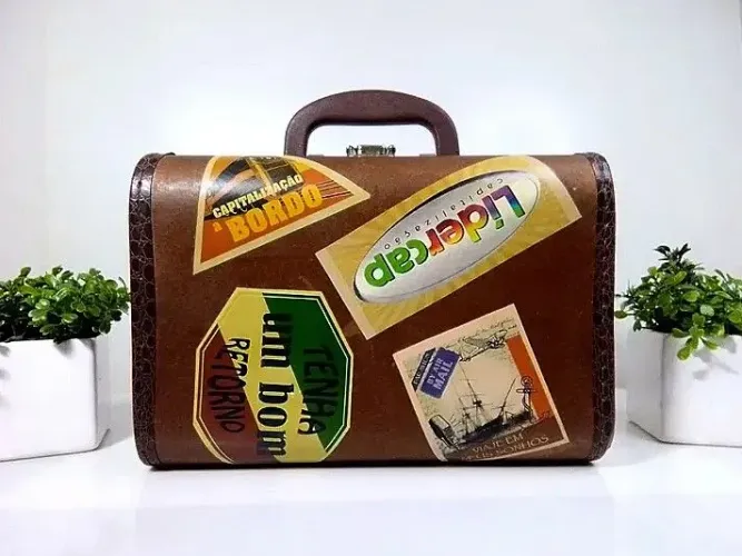 Maleta Vintage em madeira compensada.