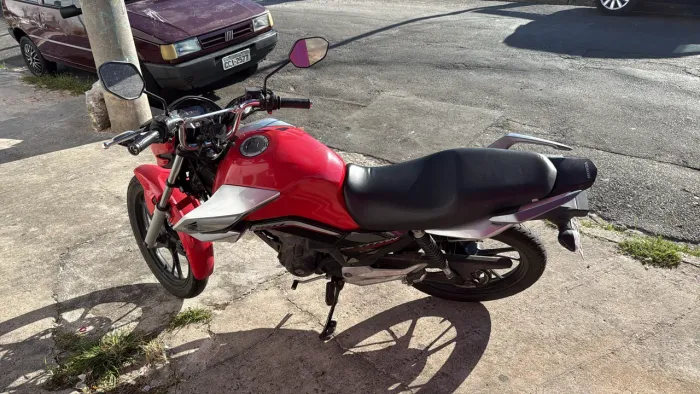 Moto usada pra ir e vim do trabalho