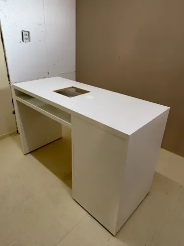 MESA RETA PARA MANICURE