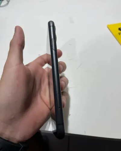 iPhone 11 128 gigas com documento e garantia pego xr na carcaça do 17