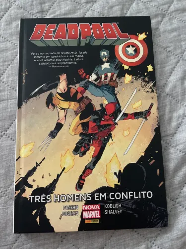 "Deadpool: Três Homens em Conflito" (capa dura, fase Nova Marvel, publicada pela Panini).