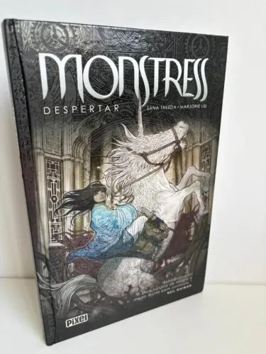 Monstress - Despertar - Sana Takeda e Marjorie Liu