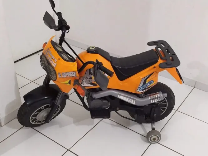 Moto Elétrica infantil Ténéré 12V da Peg Pérego precisa trocar a bateria