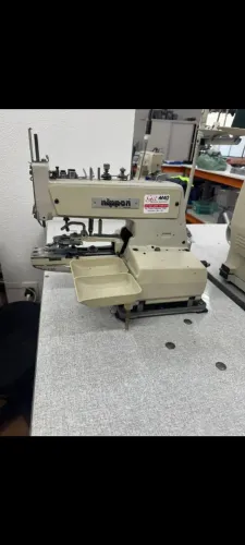 Máquina de costura para botão