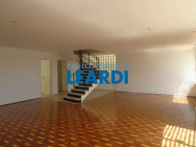 CASA ASSOBRADADA - PACAEMBÚ - SP