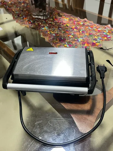 Sanduicheira e Grill Britânia Inox 220V - Perfeita para Lanches e Grelhados