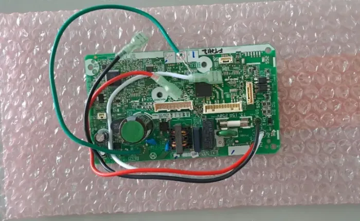 Placa principal evaporador AR Condicionado Daikin FTK09 12N5VL 12000btu