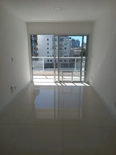Vendo ou Alugo apto 02 quartos sendo 1 suíte no Roland Garros, localizado na Pelinca - Cam