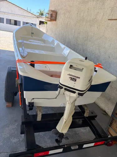 Lancha de Fibra 4,80m com Motor Johnson 15HP