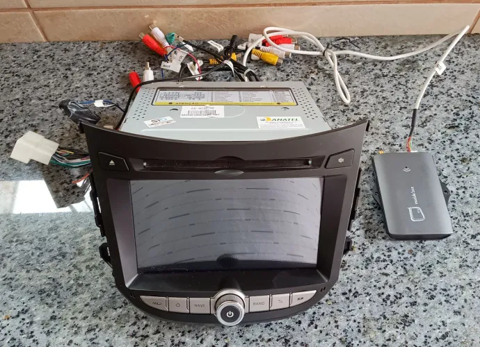 Vendo Central Multimídia Aikon Hyundai HB20 AK-40120W, com módulo box, funcionando.