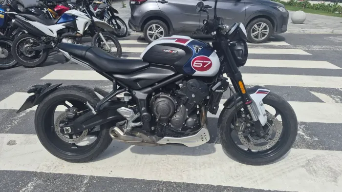 Triumph tridente 660 triple tribute 