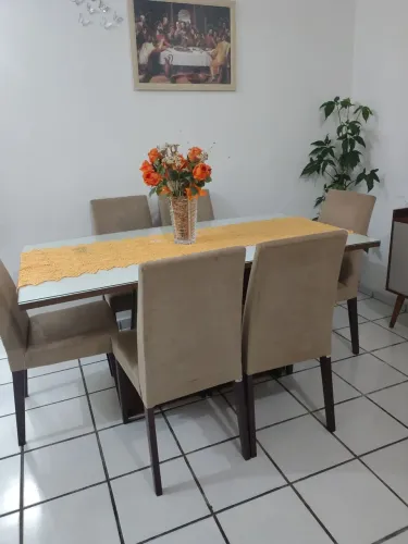 Mesa com 6 cadeiras
