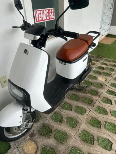 Scooter Elétrica Premium Branca - Linda e Impecável