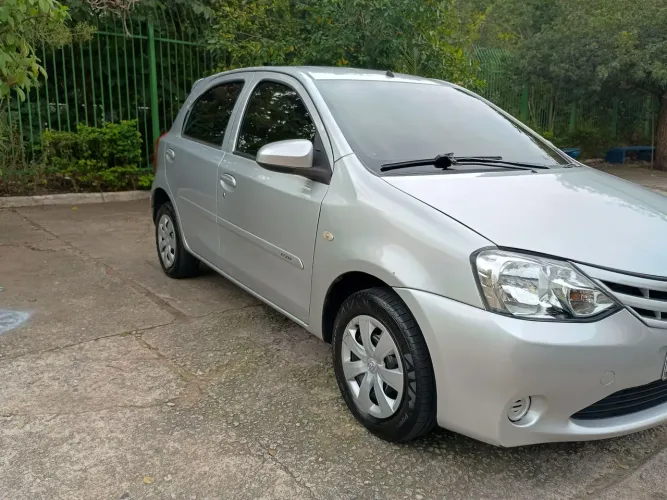 Toyota Etios X 1.3 Flex 16V 5P Mec. 2015