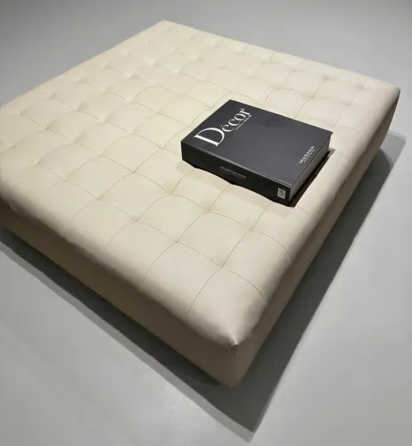 Puff Ilha Central Quadrado em Couro Off-White 1.30x1.30- Design Minimalista