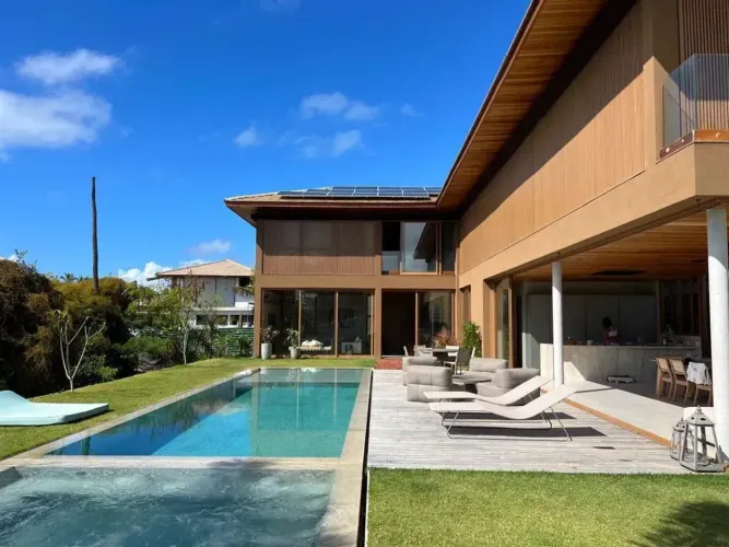 CASA A VENDA EM PRAIA DO FORTE NO PISCINAS NATURAIS COM 6 SUITES