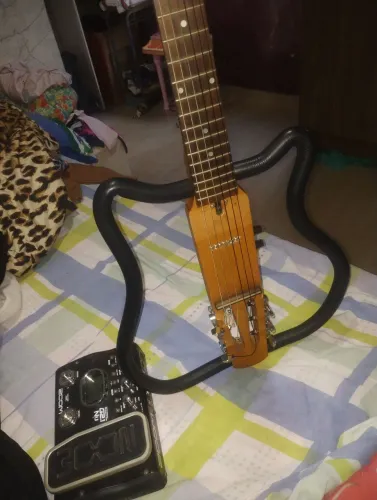 Vendo violão elétrico e uma pedaleira 
