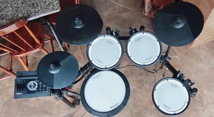 Bateria eletrônica Roland TD 17 toda em mesh head