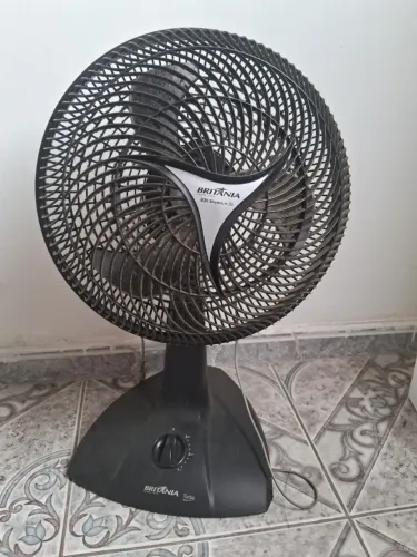 Ventilador de chão SEMI NOVO.
