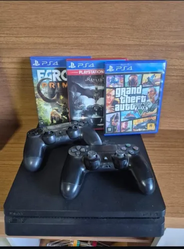 PlayStation 4 com 3 jogos