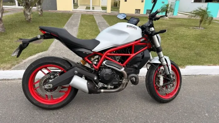 Ducati Monster 797 - Ano 2018 - 5 mil km em perfeito estado