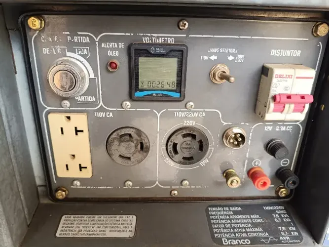 Gerador Diesel Branco 7,5 kVA 110/220V Partida Elétrica