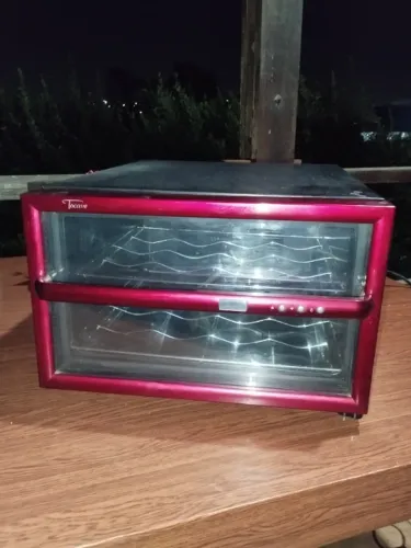 ADEGA DE VINHO CLIMATIZADA TOCAVE 8 GARRAFAS  T8 DIGITAL VERMELHA