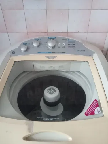 Máquina de lavar semi nova ...