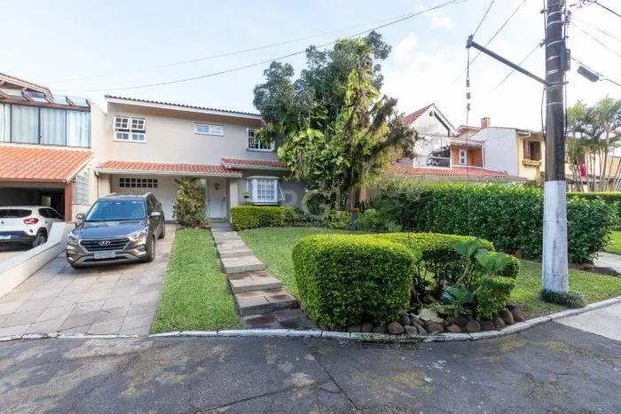 Casa Condominio para Venda - 300m², 4 dormitórios, sendo 2 suites, 2 vagas - Ipanema