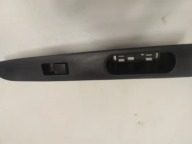 Botao De Vidro Elétrico Traseiro Direito Do Sentra 07 A 14