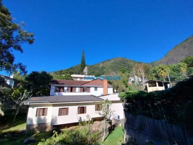 Casa com 3 dormitórios à venda, 128 m² - Iucas - Teresópolis/RJ